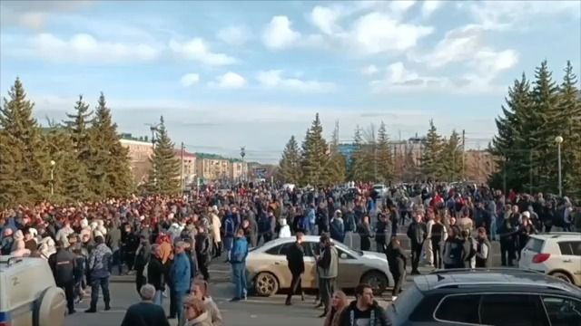 Video: Pomoz, Putine! Lidé v zaplaveném Orsku protestují